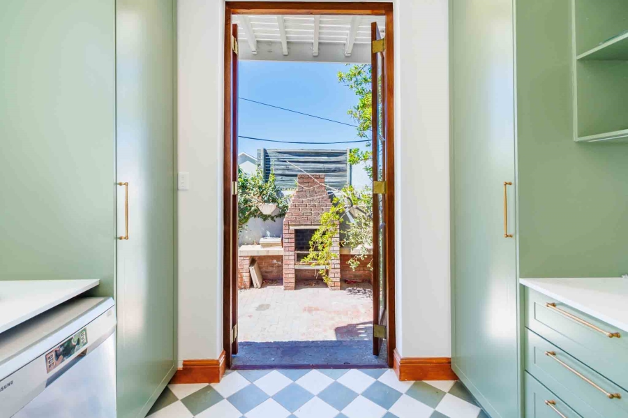 4 Bedroom Property for Sale in Gardens Western Cape